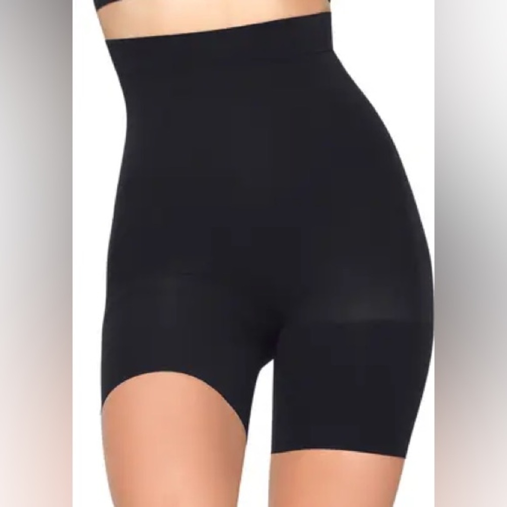 NWT‎ SKIMS Everyday Sculpt Shapewear Shorts Sz M in Black
